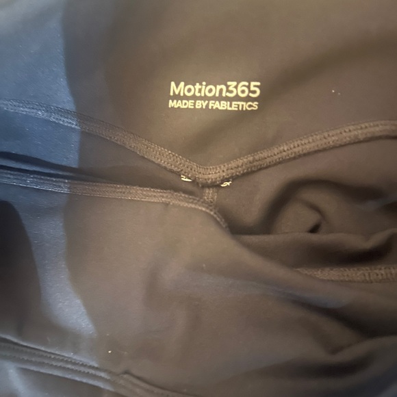 Fabletics Motion 365 - Picture 3 of 5